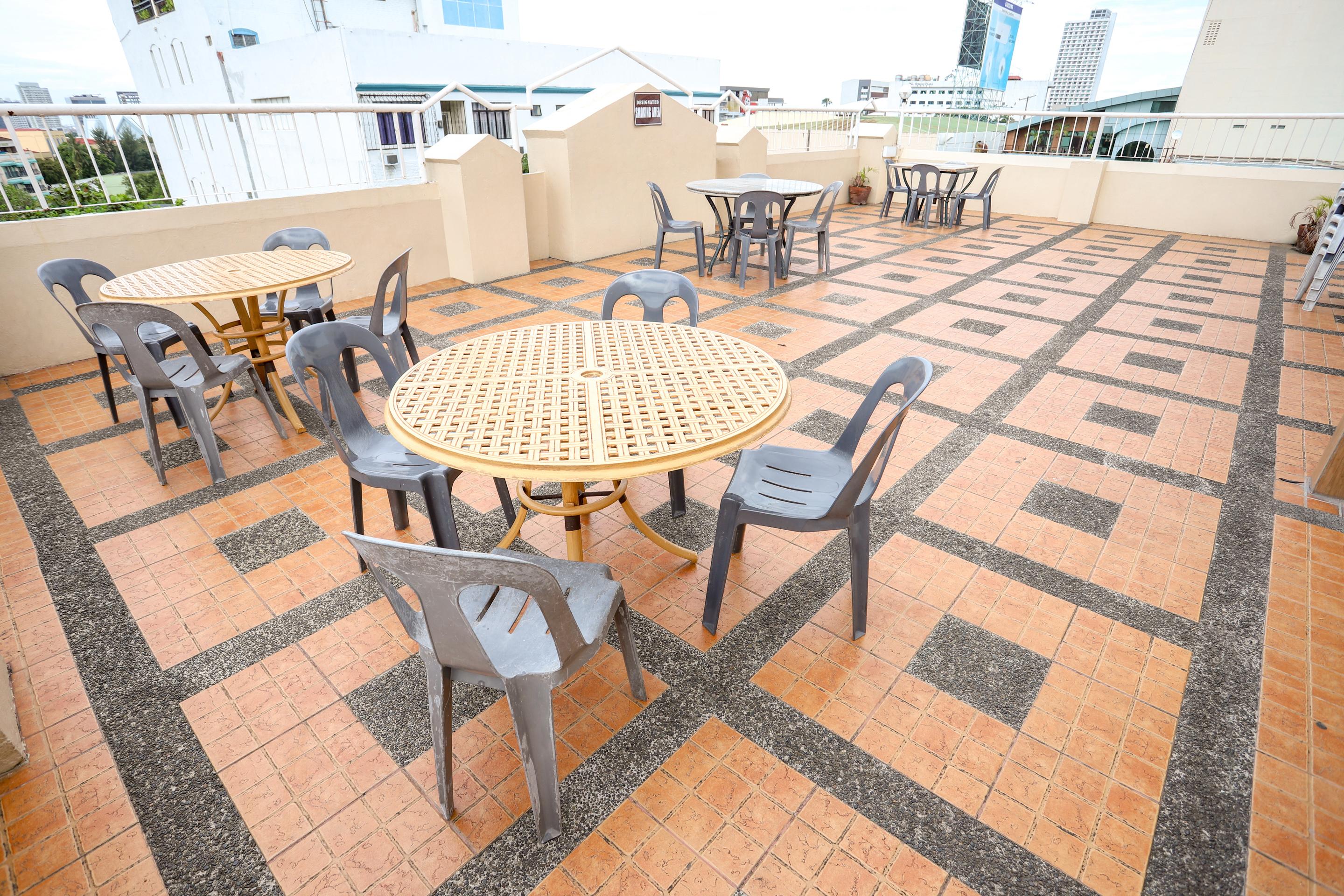Oyo 210 Apple Tree Suites Cebu Екстериор снимка
